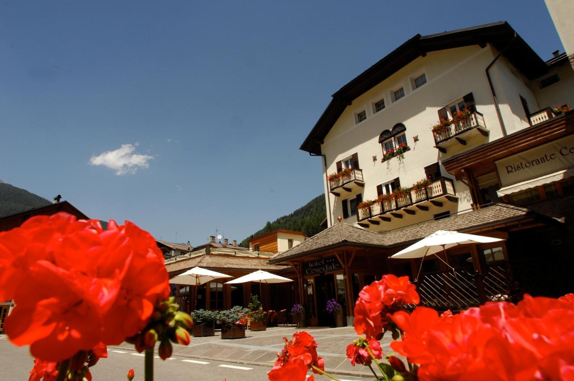 Hotel Cevedale Living Romance Hotel Cogolo Dış mekan fotoğraf