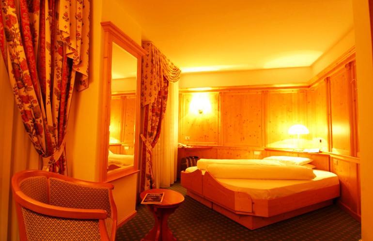 Hotel Cevedale Living Romance Hotel Cogolo Oda fotoğraf