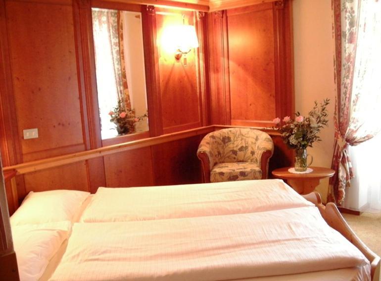 Hotel Cevedale Living Romance Hotel Cogolo Oda fotoğraf