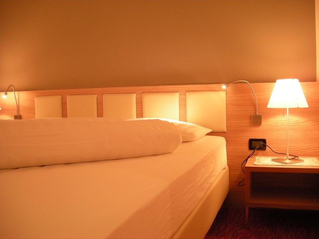 Hotel Cevedale Living Romance Hotel Cogolo Oda fotoğraf